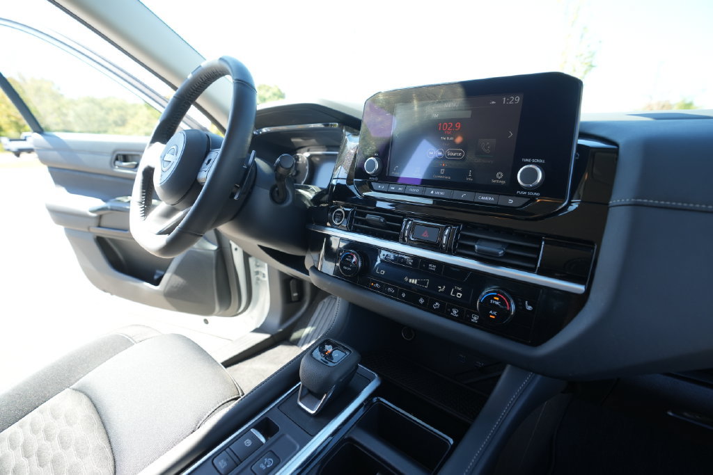 Used 2024 Nissan Pathfinder SV AWD/4WD image 36