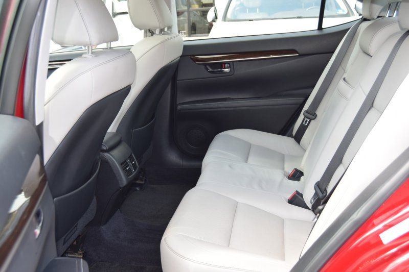 Used 2015 Lexus ES 350 w/ Luxury Package FWD image 34