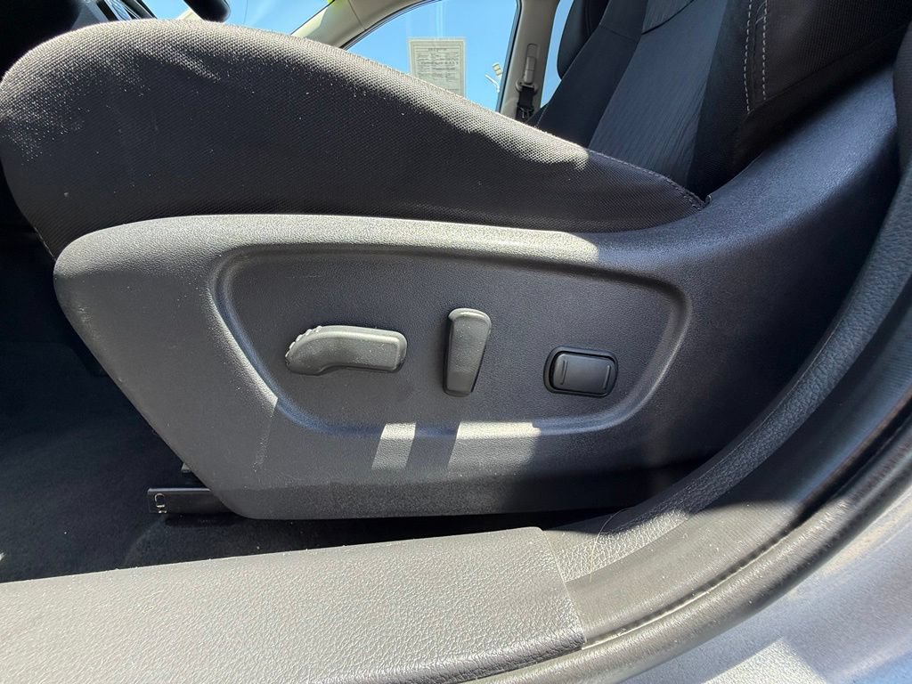 Used 2018 Nissan Rogue SV AWD/4WD image 35