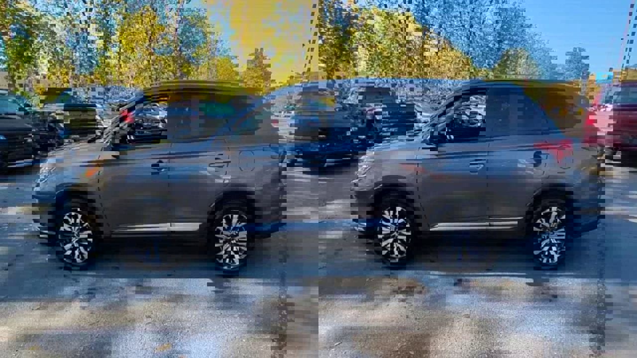 Used 2020 Mitsubishi Outlander ES image 5