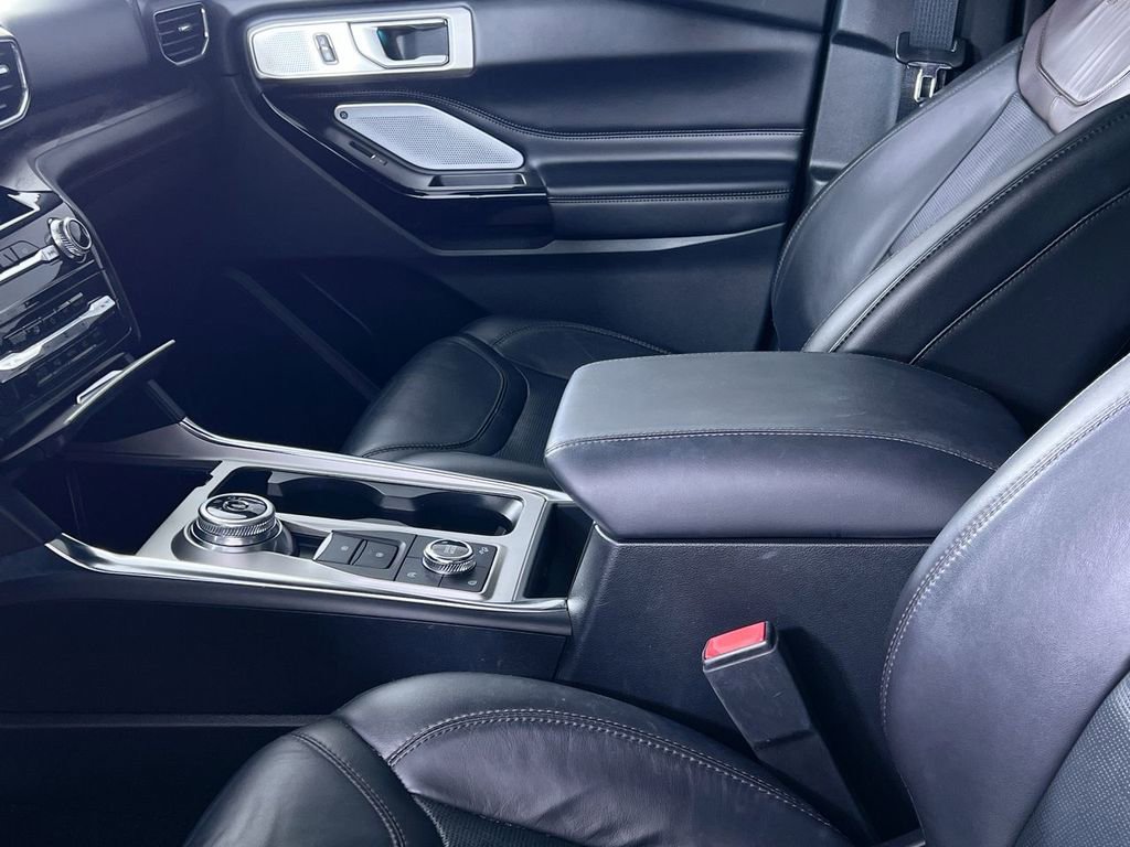 Used 2022 Ford Explorer Platinum w/ Equipment Group 601A image 23