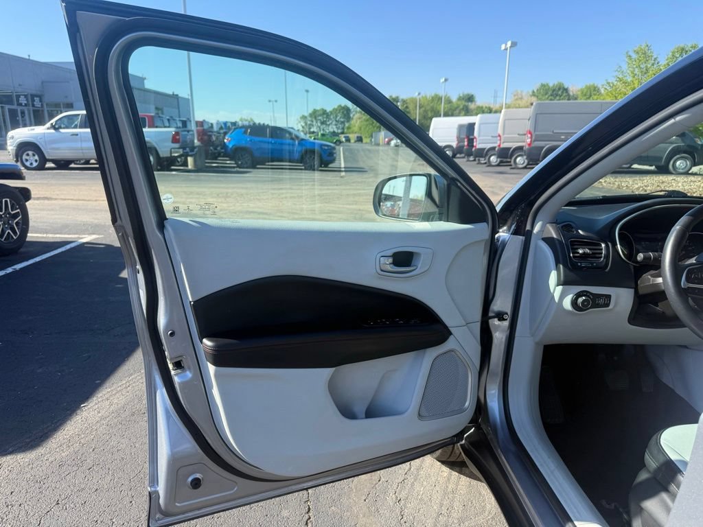 Used 2018 Jeep Compass Limited w/ Navigation Group AWD/4WD image 10