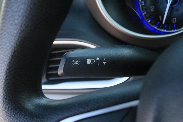 Used 2020 Chrysler Voyager Lxi FWD image 24