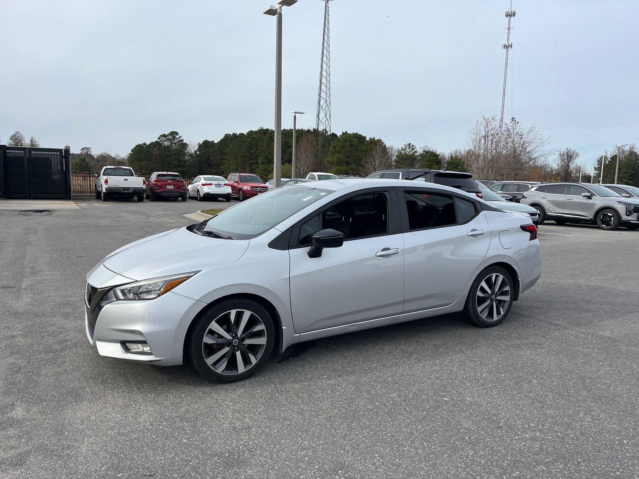 Used 2020 Nissan Versa SR image 5