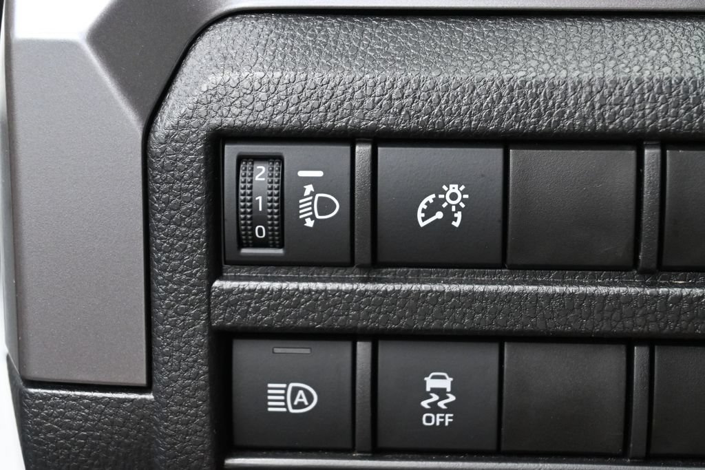 Used 2025 Toyota Tacoma SR5 AWD/4WD image 14