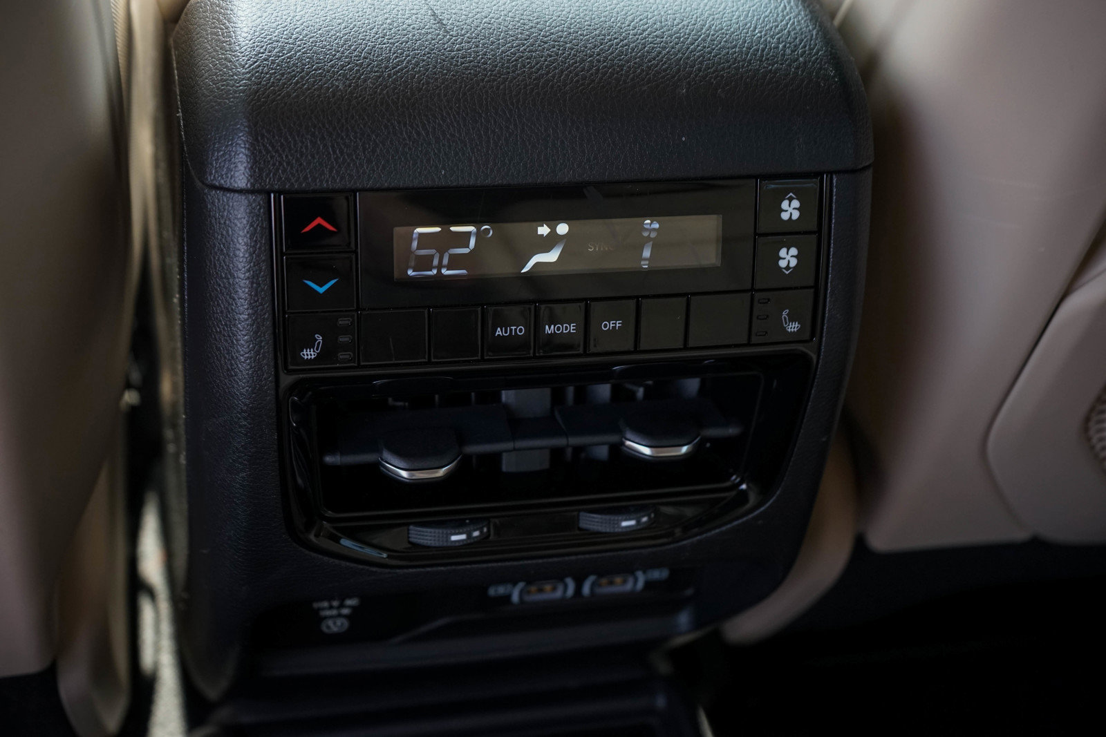 Used 2022 Jeep Grand Cherokee L Limited w/ Luxury Tech Group II image 27