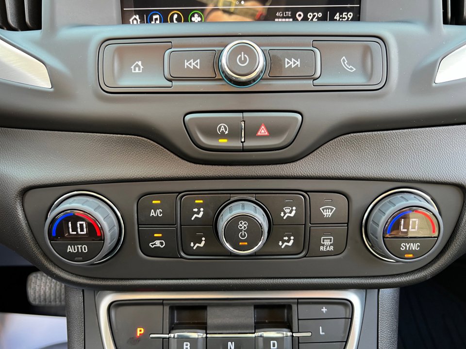 Used 2024 GMC Terrain SLE w/ Driver Convenience Package FWD image 18