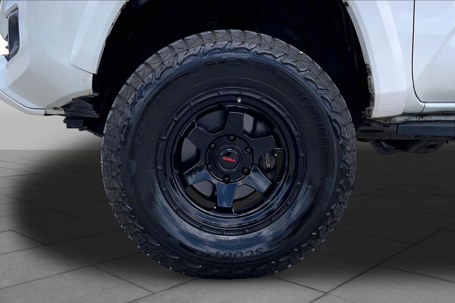 Used 2019 Toyota Tacoma TRD Sport w/ Technology Package AWD/4WD image 11