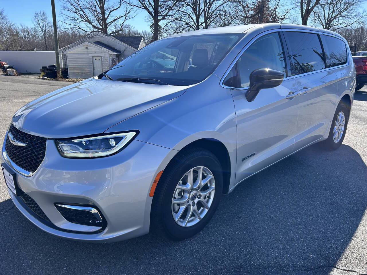 Used 2024 Chrysler Pacifica Touring-L image 12