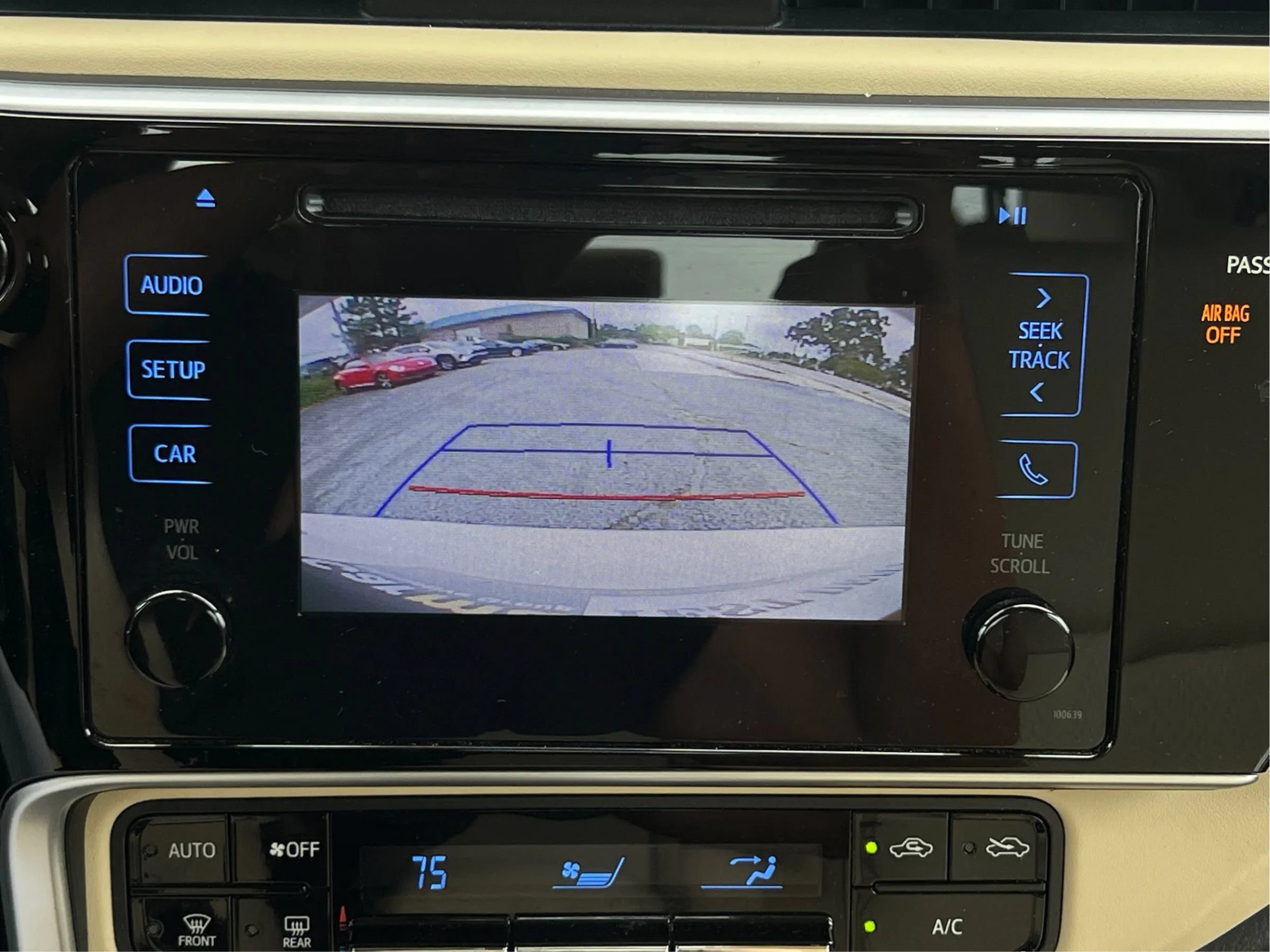 Used 2017 Toyota Corolla LE FWD image 15