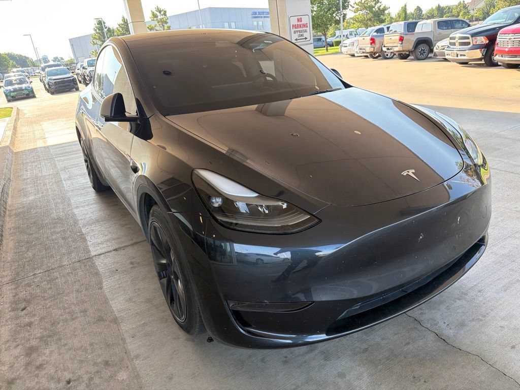 Used 2025 Tesla Model Y Long Range RWD image 1