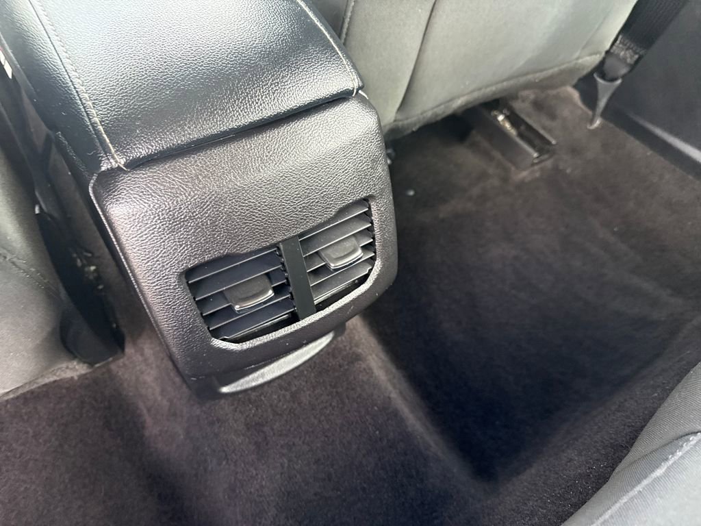 Used 2017 Ford Fusion SE w/ Fusion SE Technology Package FWD image 15