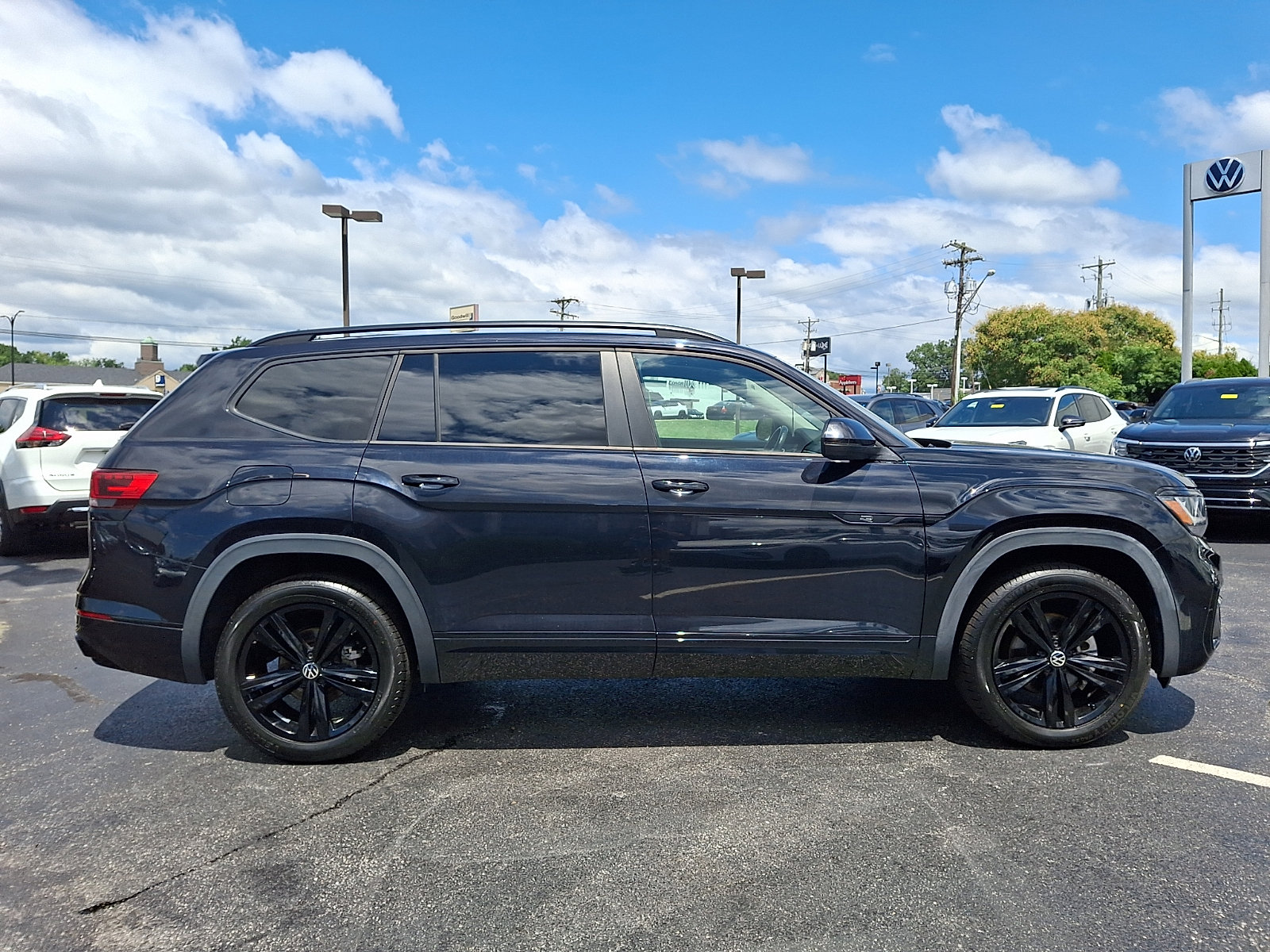 Certified 2023 Volkswagen Atlas SEL R-Line AWD/4WD image 7