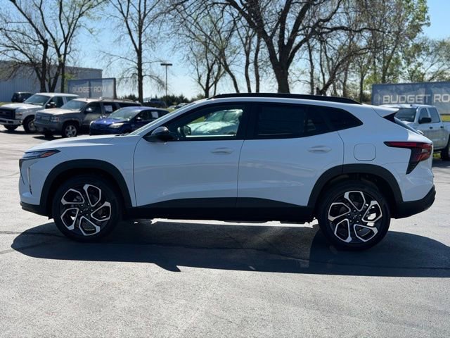 New 2026 Chevrolet Trax RS w/ Sunroof Package FWD image 4