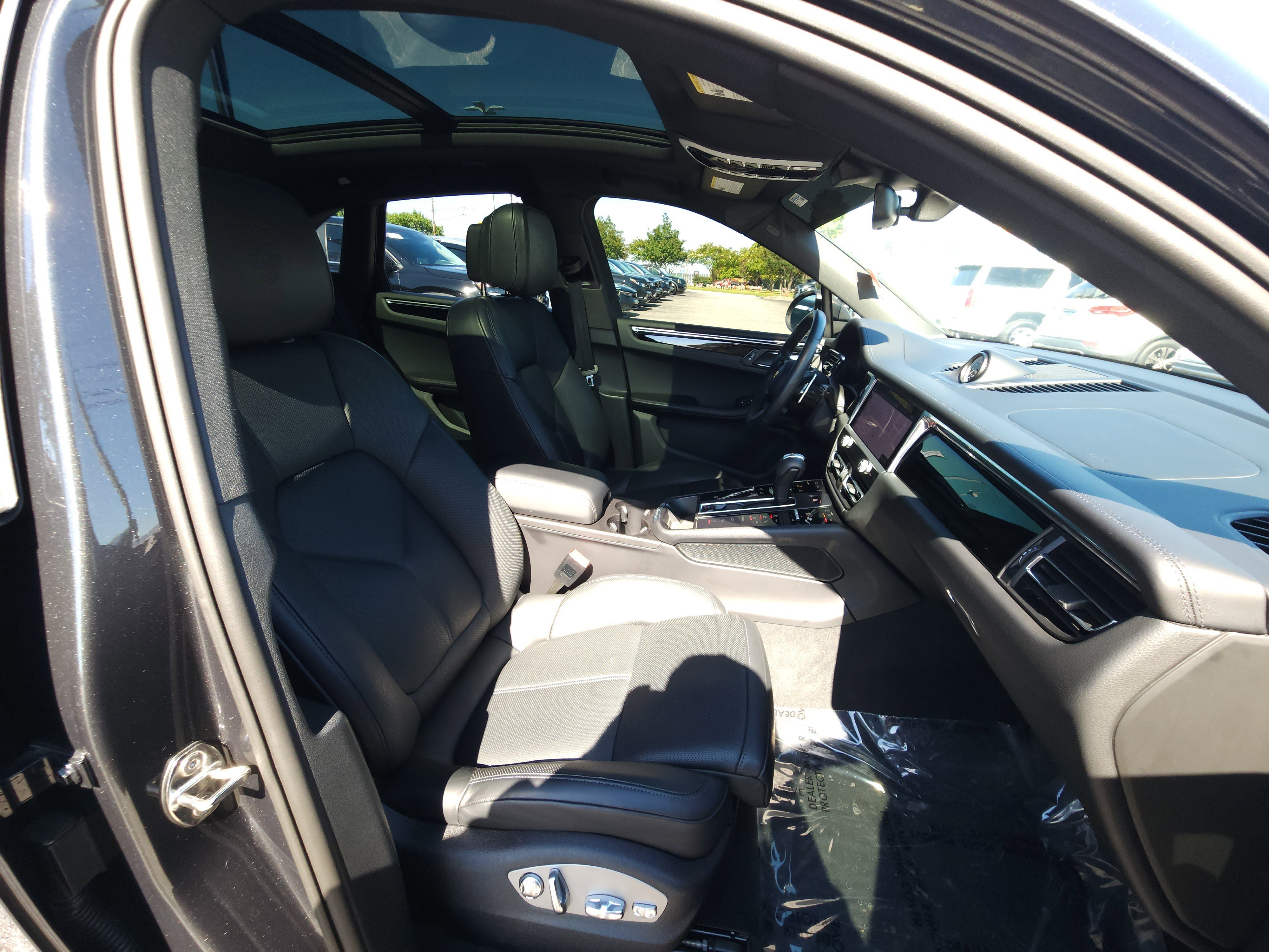 Used 2025 Porsche Macan Turbo AWD/4WD image 13