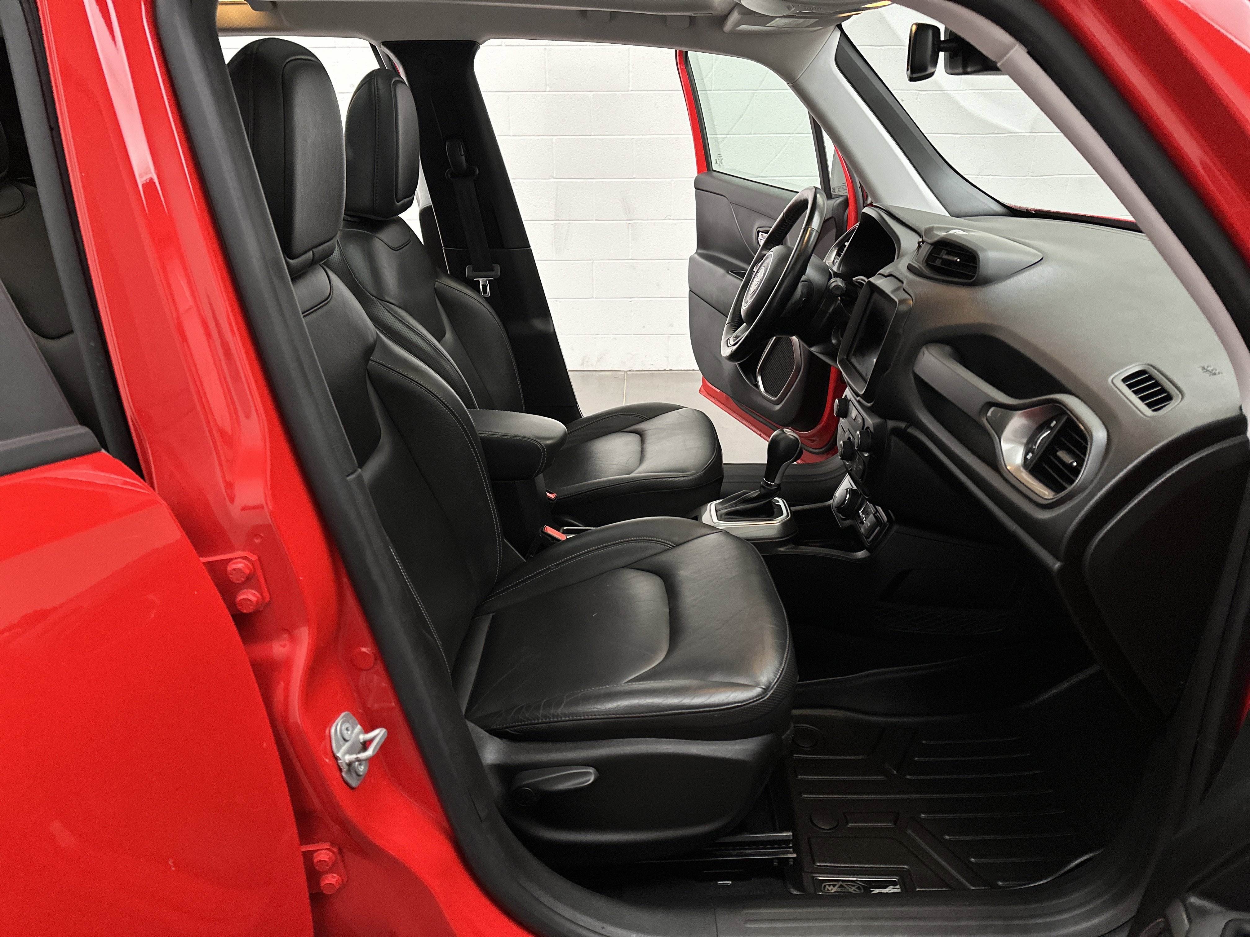 Used 2020 Jeep Renegade Limited w/ UConnect 8.4 Nav Group AWD/4WD image 22