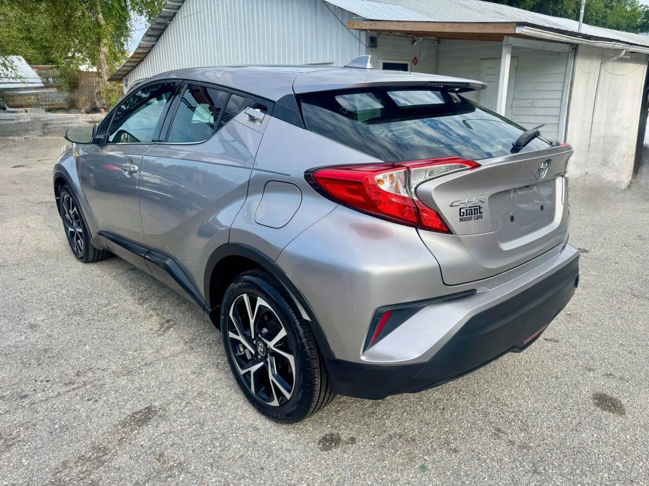 Used 2019 Toyota C-HR Limited FWD image 4