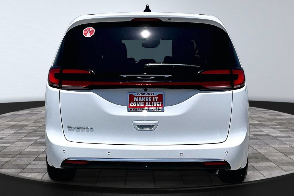 New 2027 Chrysler Pacifica Select FWD image 24