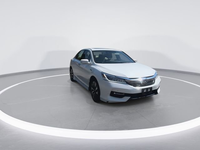 Used 2017 Honda Accord Touring image 2