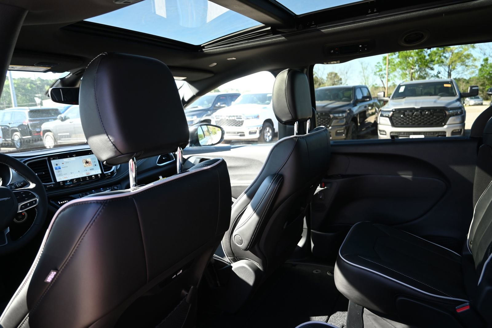 New 2026 Chrysler Pacifica Limited image 19