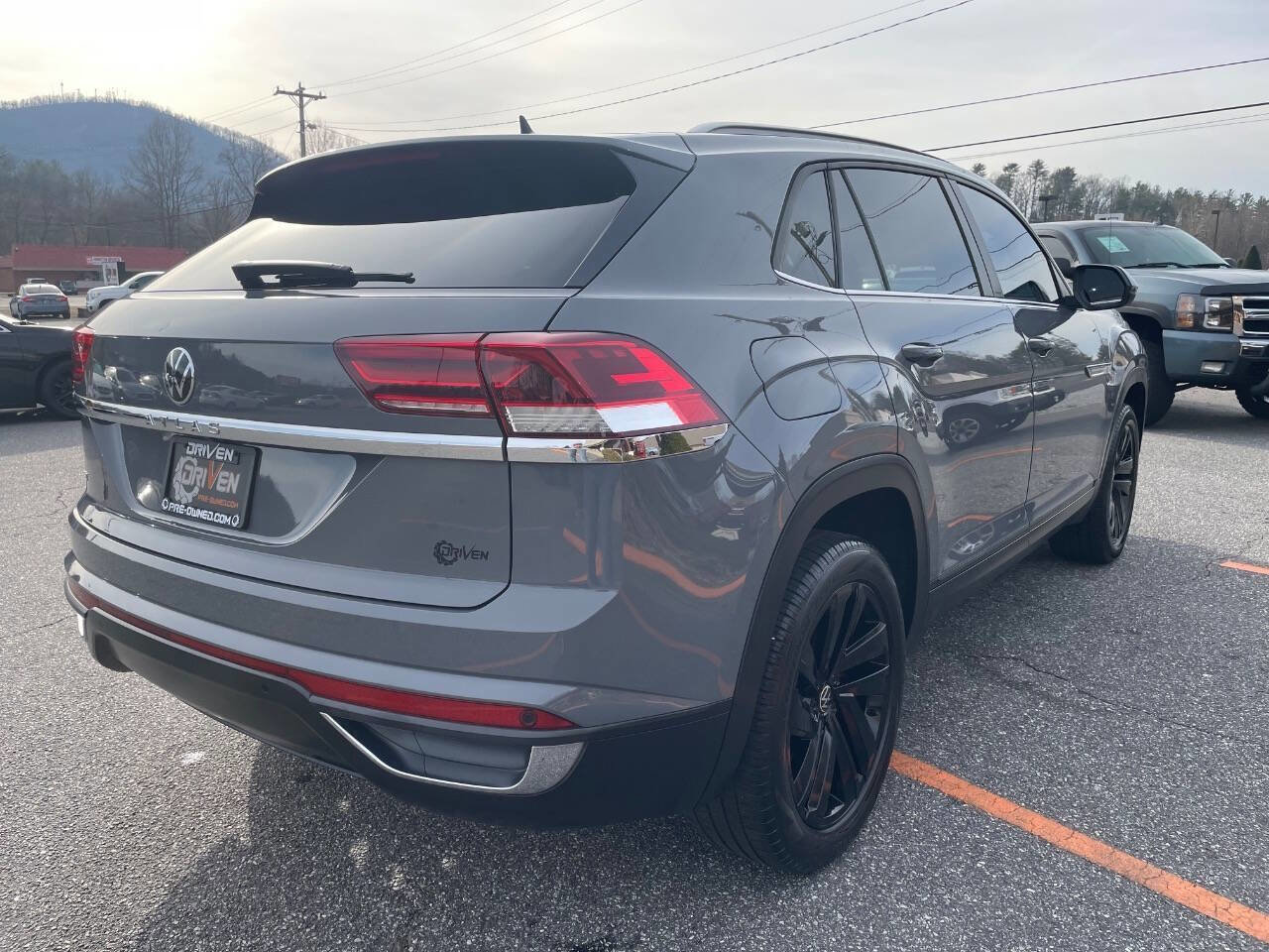 Used 2021 Volkswagen Atlas Cross Sport SE image 9