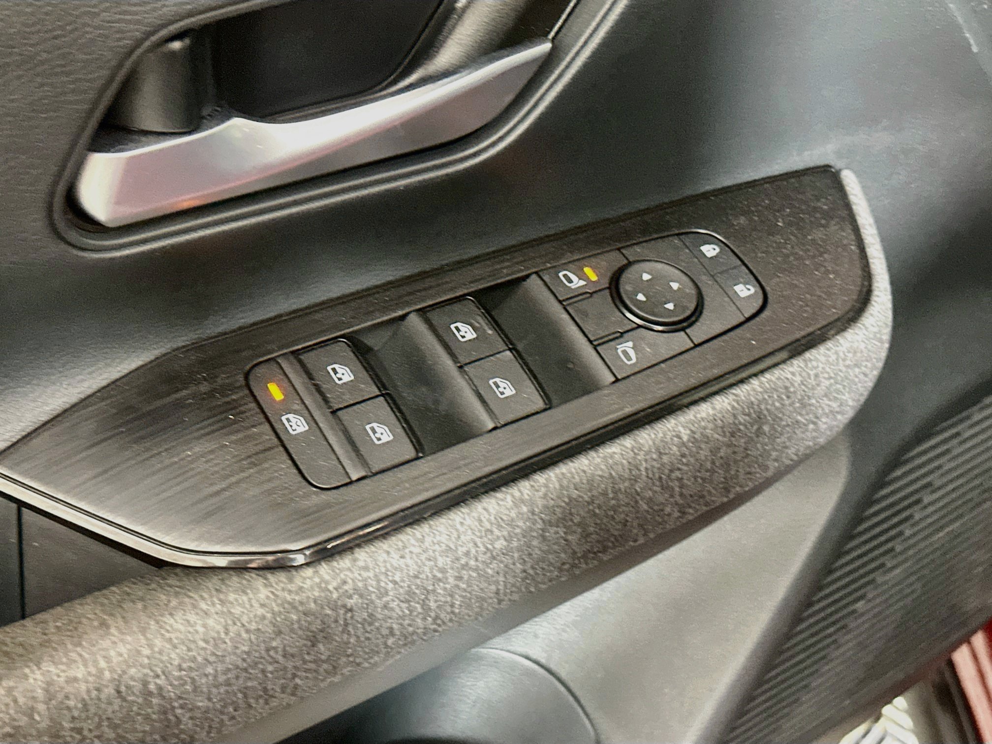 Used 2025 Nissan Kicks SV FWD image 15