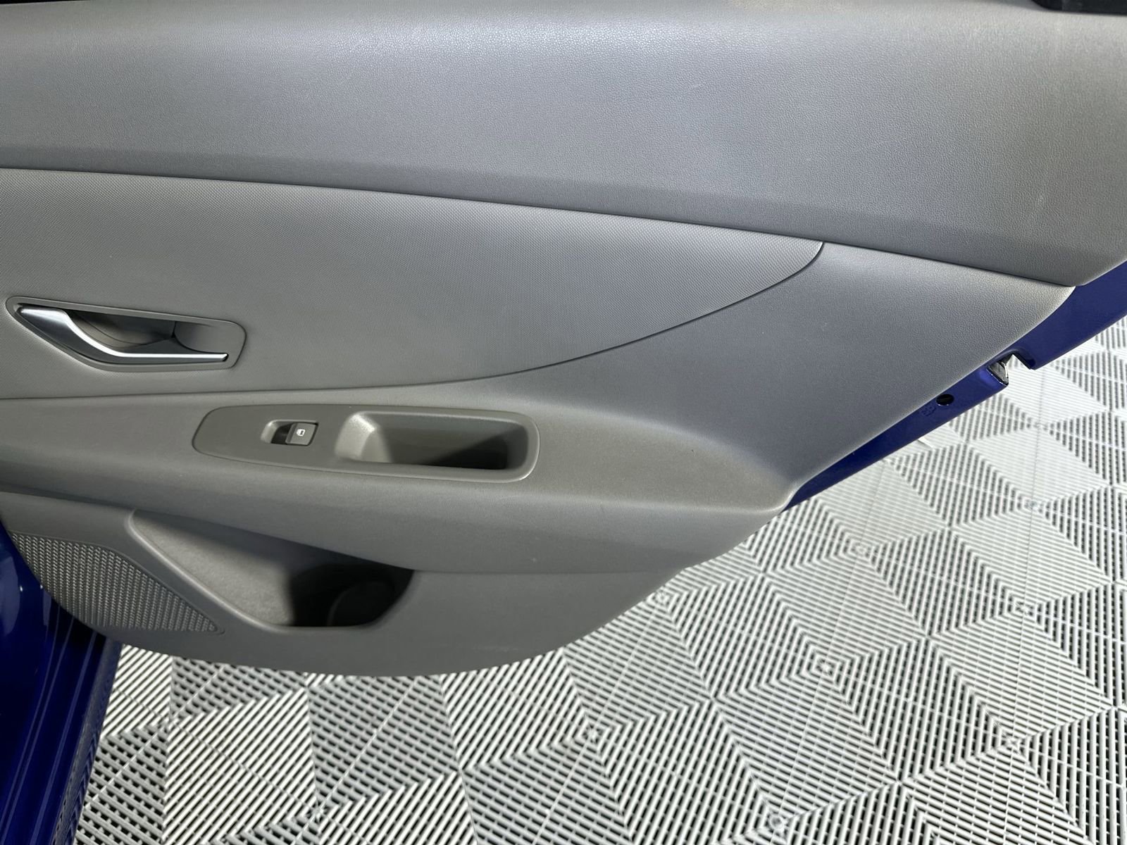 Used 2023 Hyundai Elantra SEL w/ Convenience Package FWD image 31
