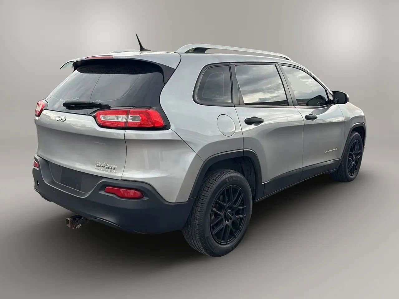 Used 2015 Jeep Cherokee Sport w/ Cold Weather Group FWD image 5