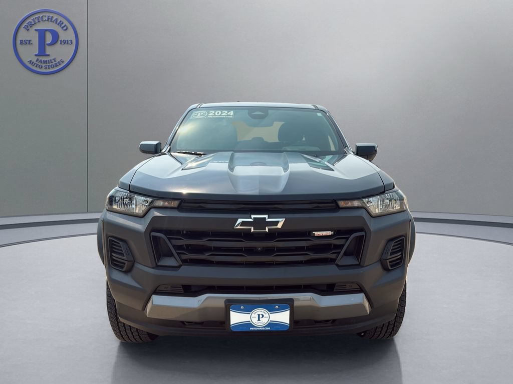 Used 2024 Chevrolet Colorado Trail Boss w/ Technology Package AWD/4WD image 2