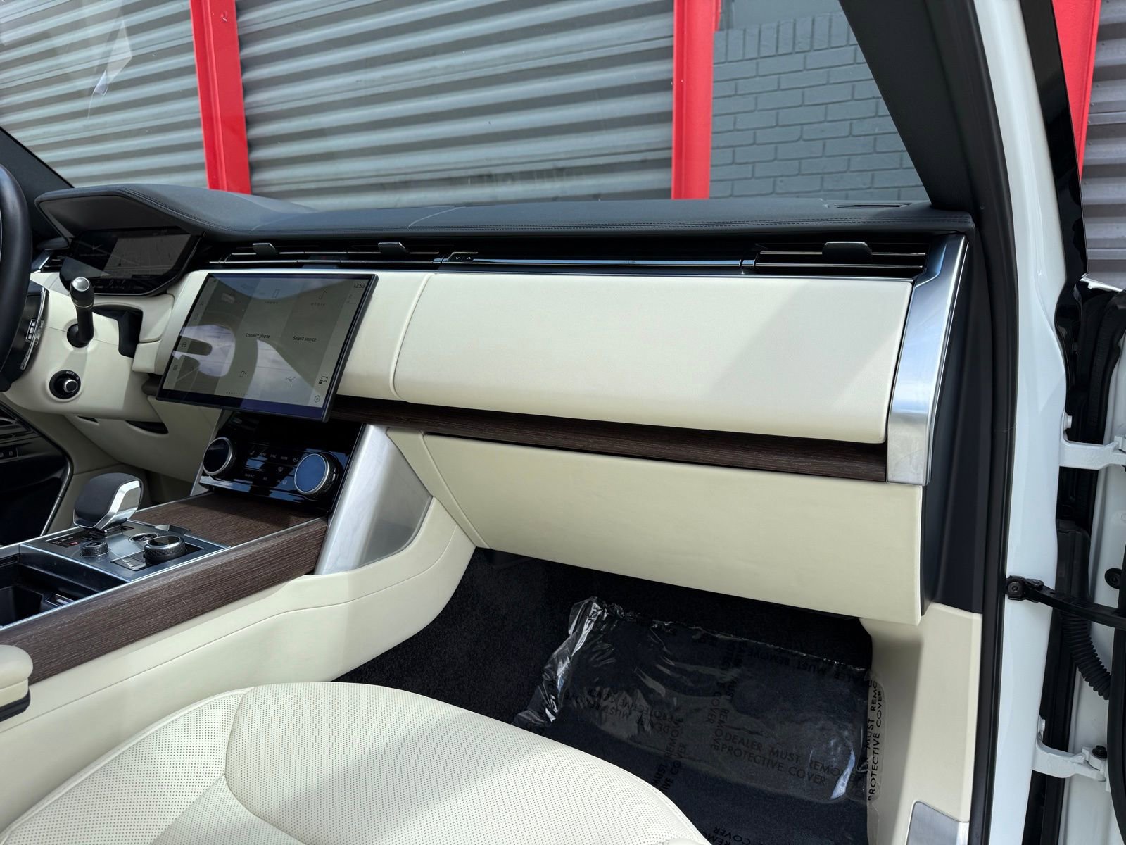 Used 2023 Land Rover Range Rover Long Wheelbase SE AWD/4WD image 26
