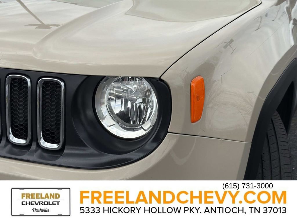 Used 2016 Jeep Renegade Latitude image 10