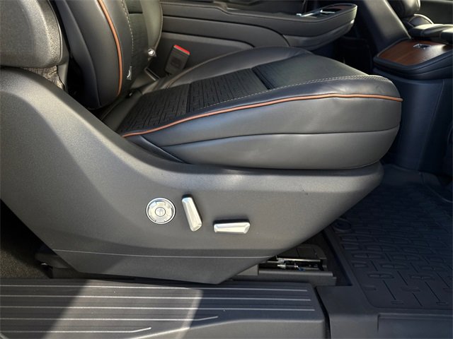 New 2025 Lincoln Navigator L Black Label image 17