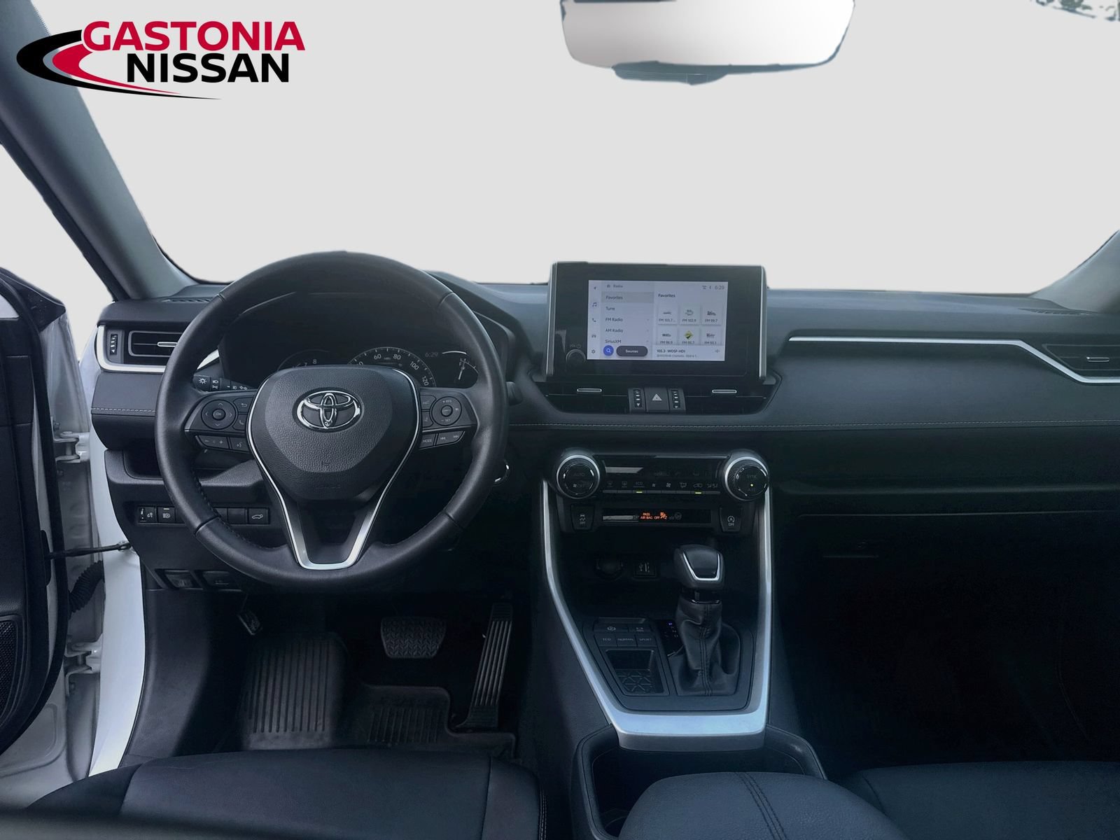 Used 2024 Toyota RAV4 XLE Premium FWD image 30