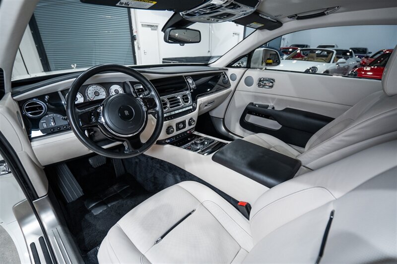 Used 2016 Rolls-Royce Wraith RWD image 18