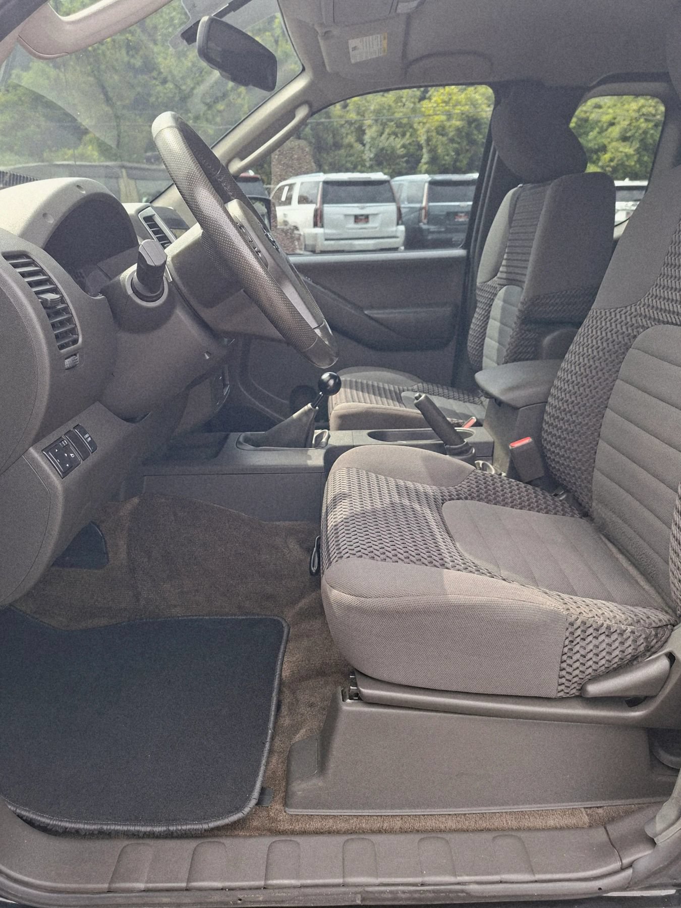 Used 2011 Nissan Frontier SV w/ SV Premium Utility Pkg RWD image 11