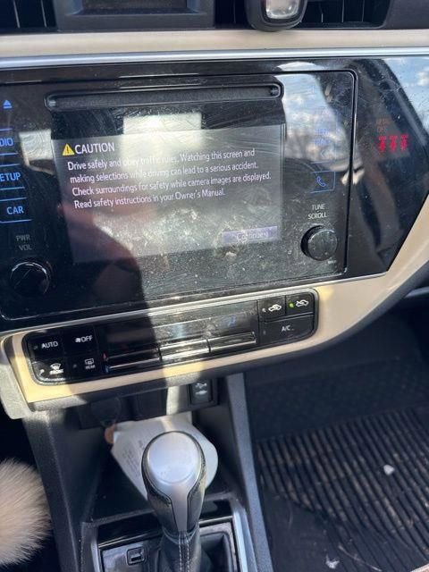 Used 2018 Toyota Corolla LE image 29