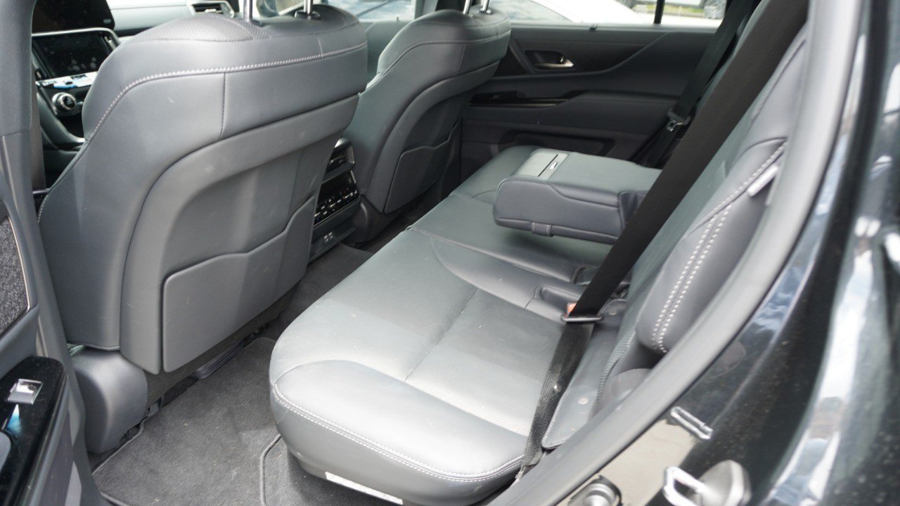 Certified 2026 Lexus LX 600 4WD w/ Accessory Package (Z1) image 11