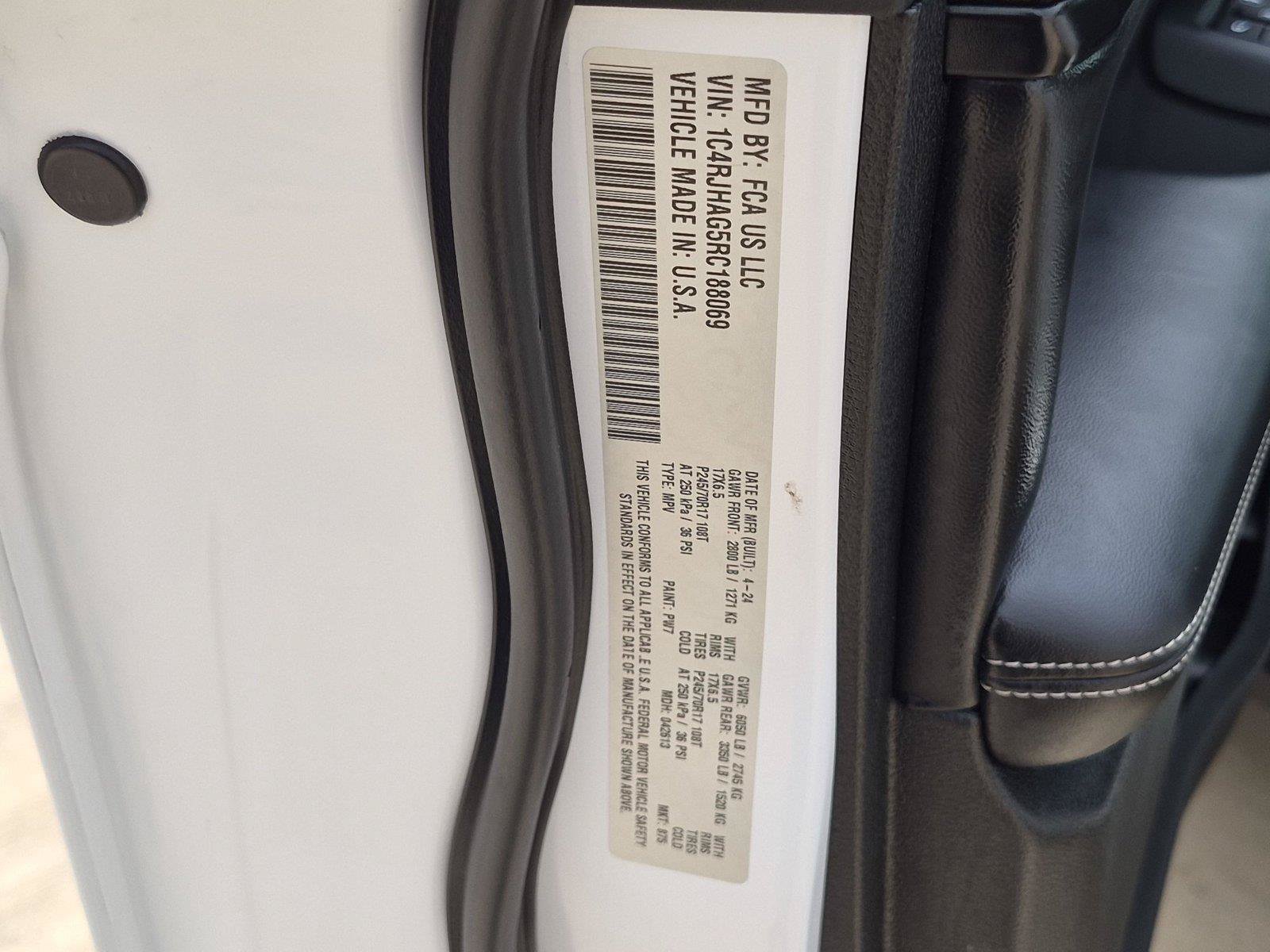 Used 2024 Jeep Grand Cherokee Laredo w/ Luxury Tech Group I AWD/4WD image 31