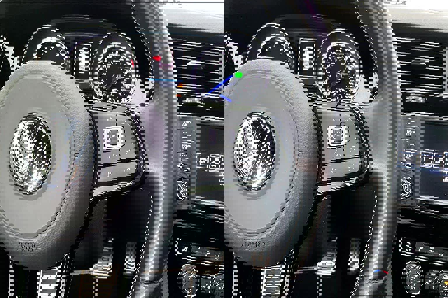 Used 2017 Volkswagen Golf R 4-Door image 24