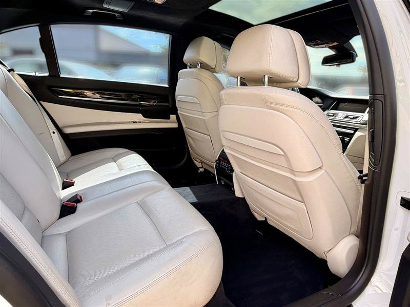 Used 2015 BMW 750Li xDrive AWD/4WD image 8