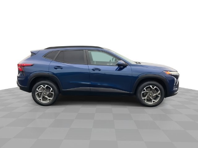 Used 2024 Chevrolet Trax LT w/ Driver Confidence Package FWD image 9
