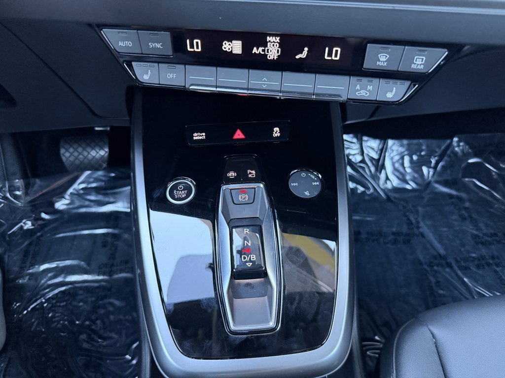 Used 2024 Audi Q4 e-tron Premium w/ Convenience Package image 25