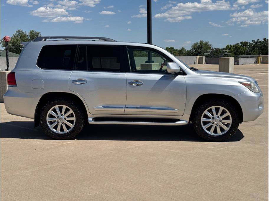 Used 2009 Lexus LX 570 4WD w/ Preferred Accessory Pkg image 9