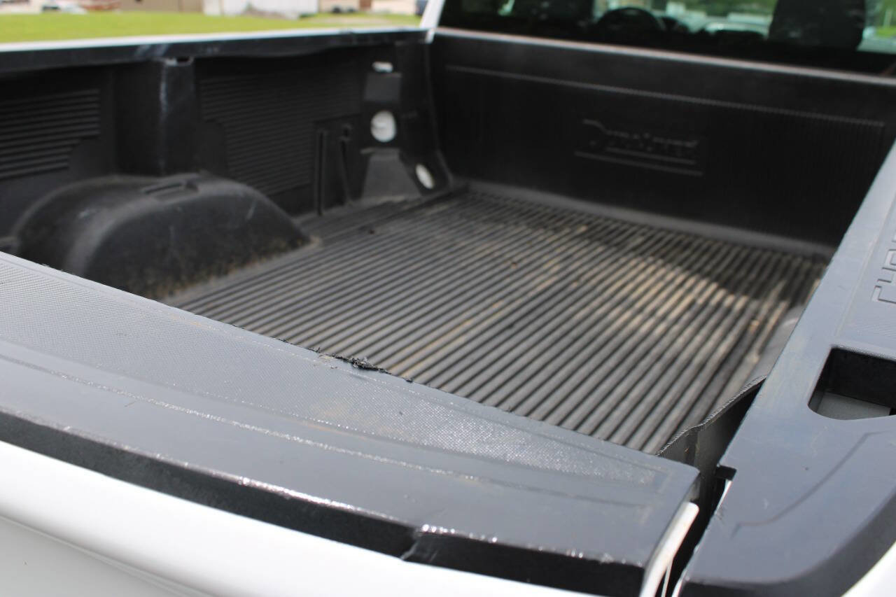 Used 2022 Chevrolet Silverado 1500 W/T RWD image 7