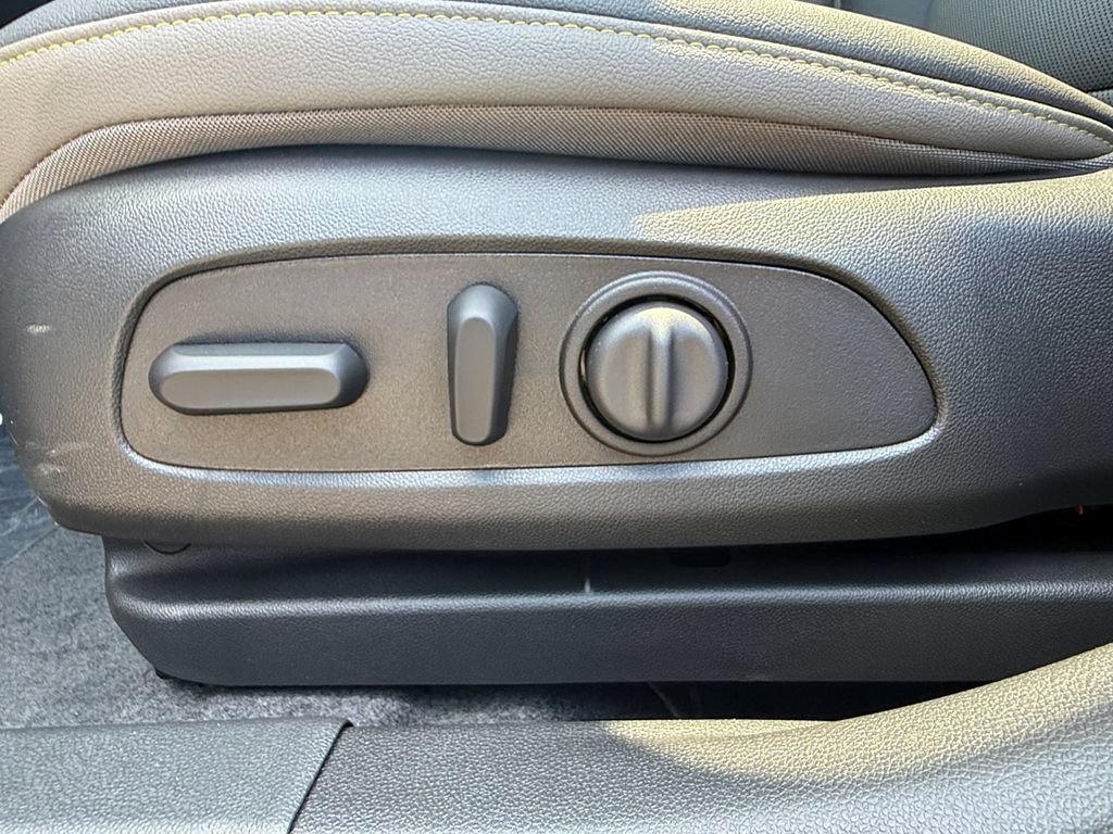 New 2026 Chevrolet Trax ACTIV w/ Sunroof Package FWD image 10