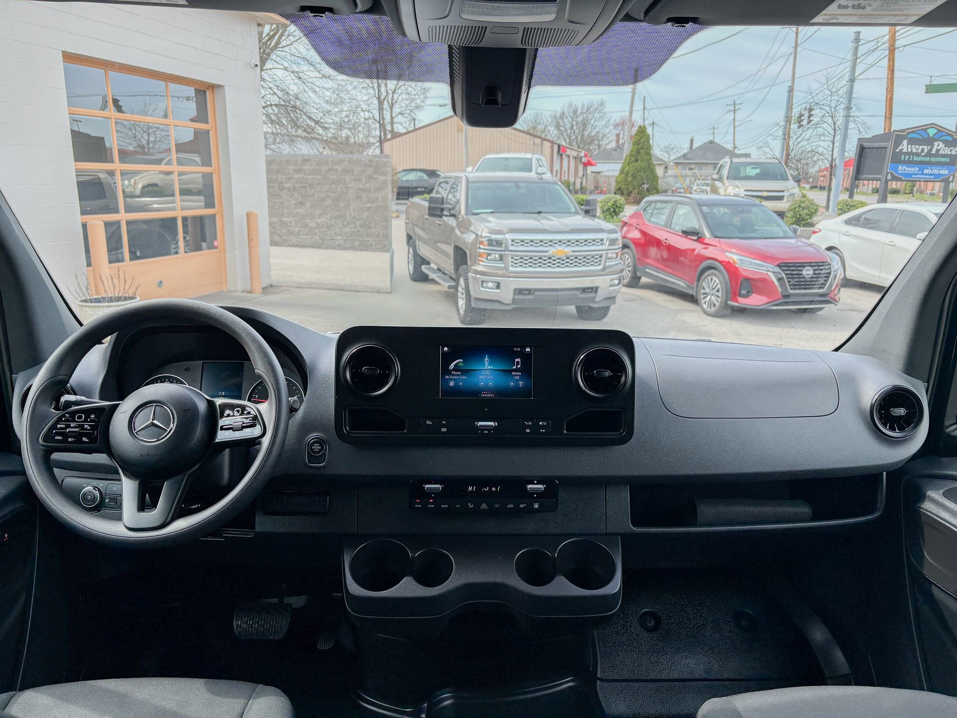 Used 2024 Mercedes-Benz Sprinter 2500 image 2