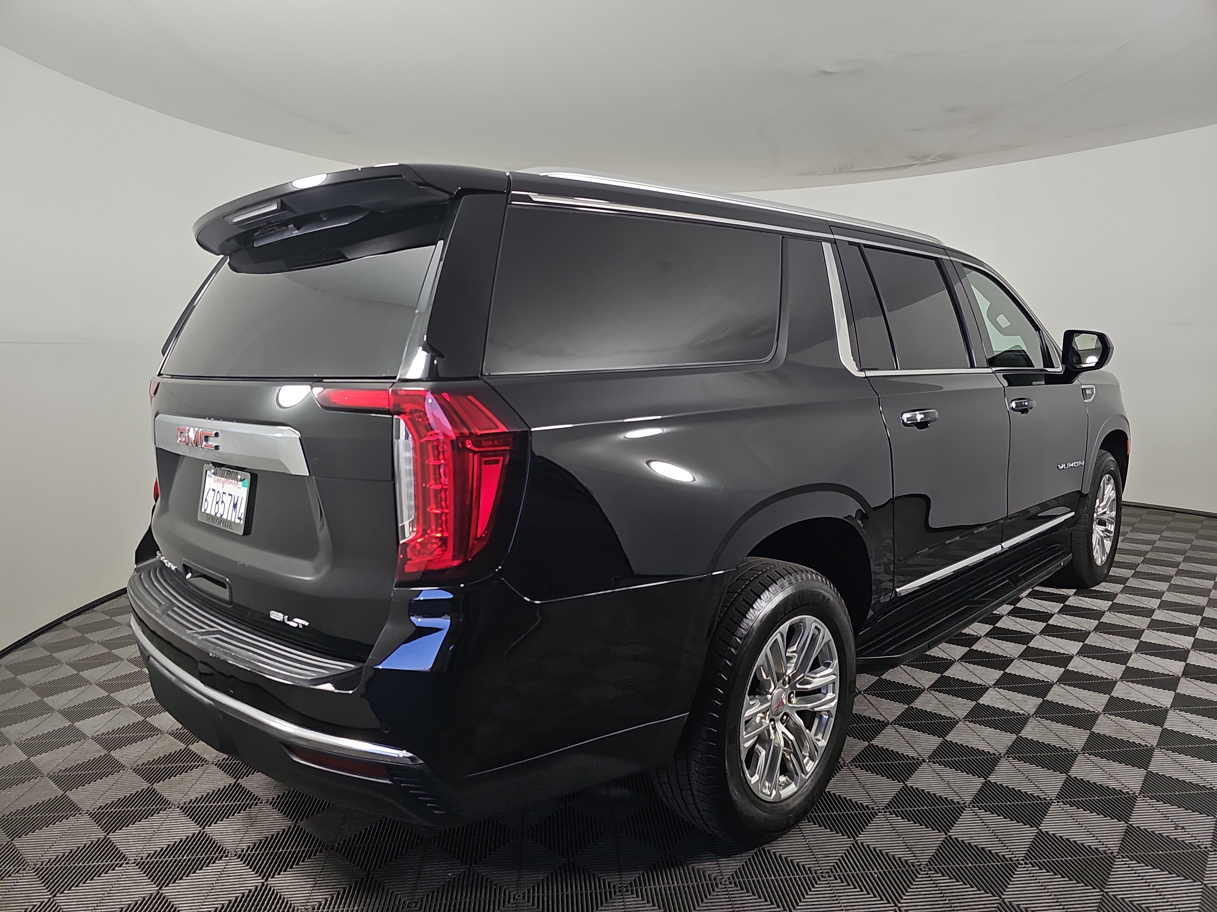 Used 2021 GMC Yukon XL SLT AWD/4WD image 4