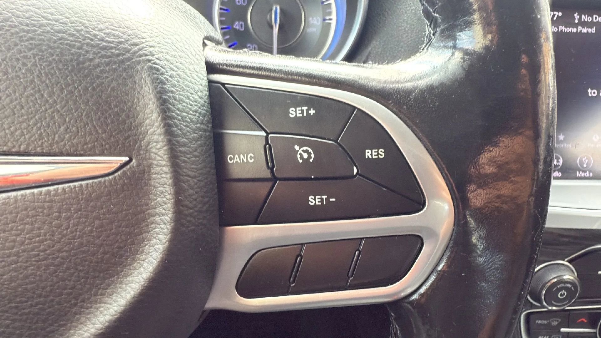 Used 2019 Chrysler 300 Touring w/ Chrome Appearance Package image 11