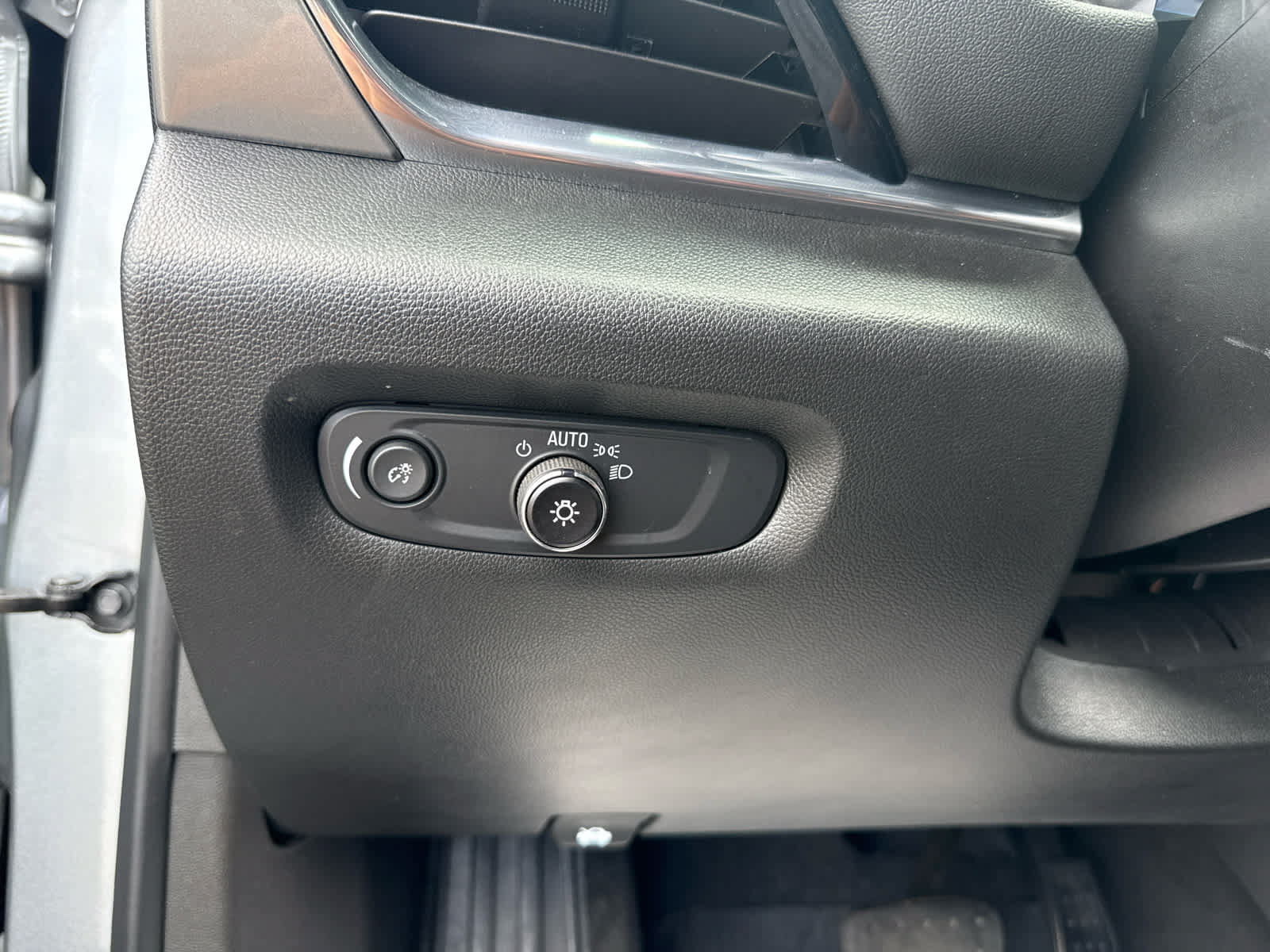 Certified 2023 Chevrolet Traverse LT FWD image 14