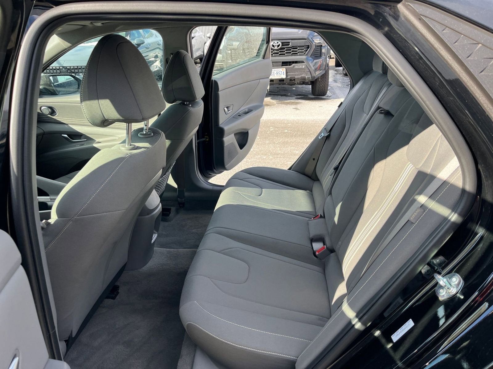 Used 2025 Hyundai Elantra SEL image 25